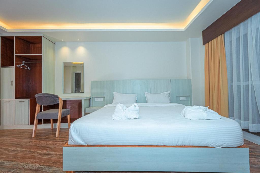 Spacious lounge