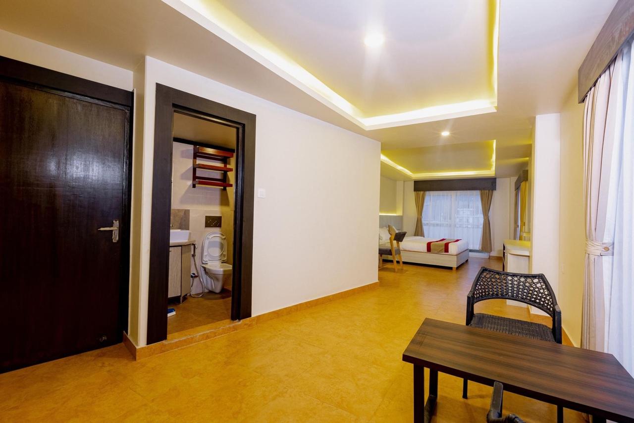 Pom PentHouse entrance